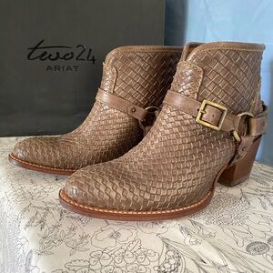 ARIAT Sollana boots